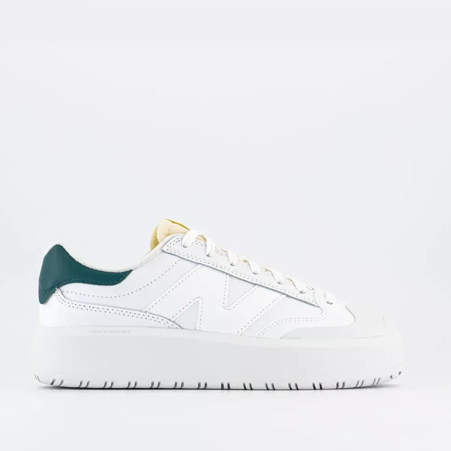 New Balance CT302 Sneakers in off-white w/ Green Detail UK 6.5 / EU 40 - Massive Discounts