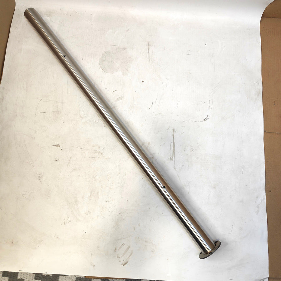 Metal rod on a white surface with cardboard on the side