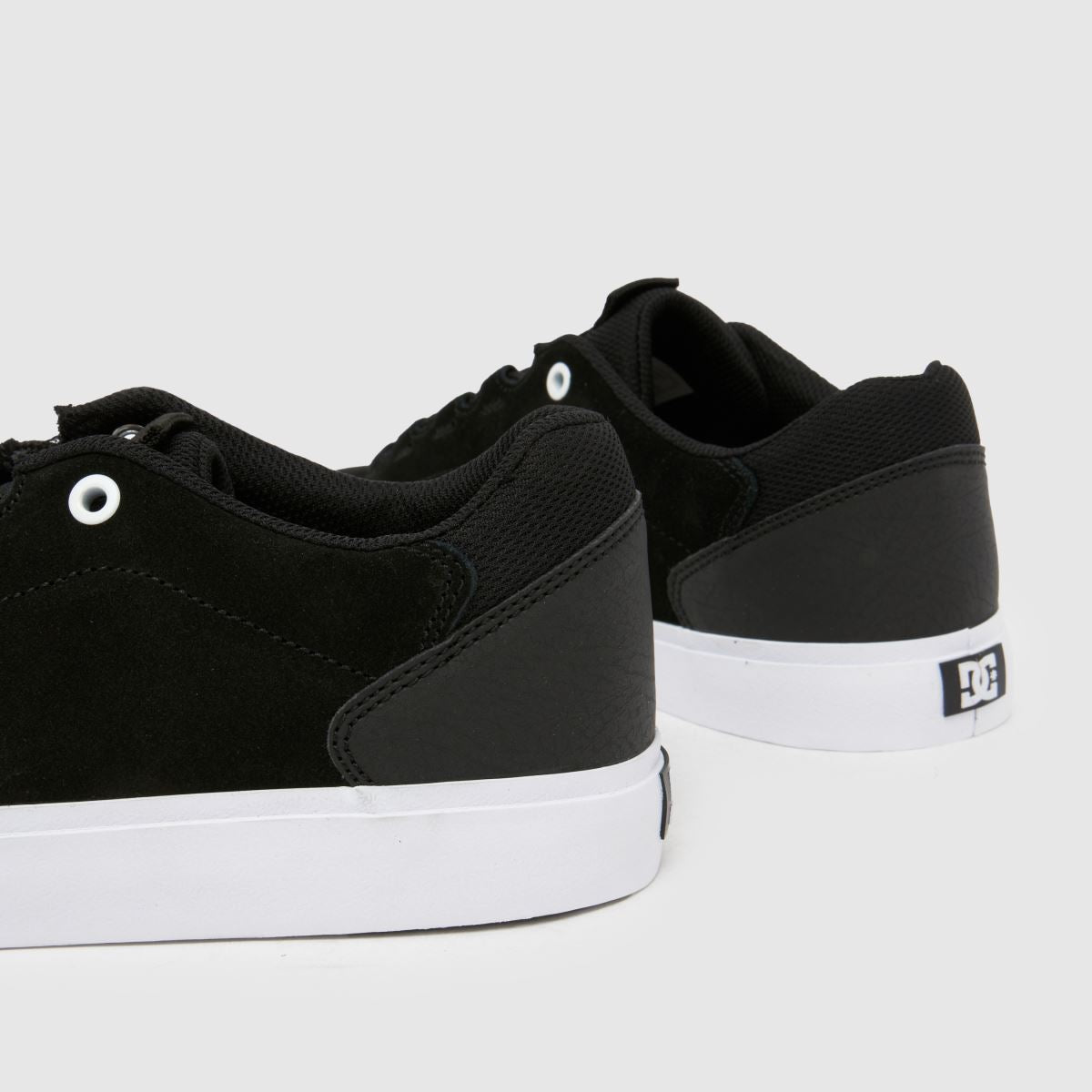 DC Hyde Trainers Black White Skate Shoes Lace Up Low Top DC