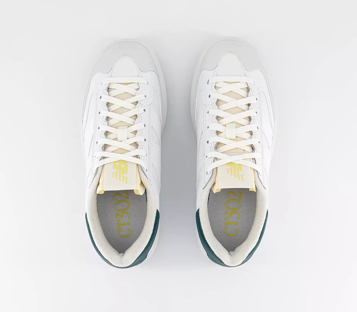 New Balance CT302 Sneakers in off-white w/ Green Detail UK 6.5 / EU 40