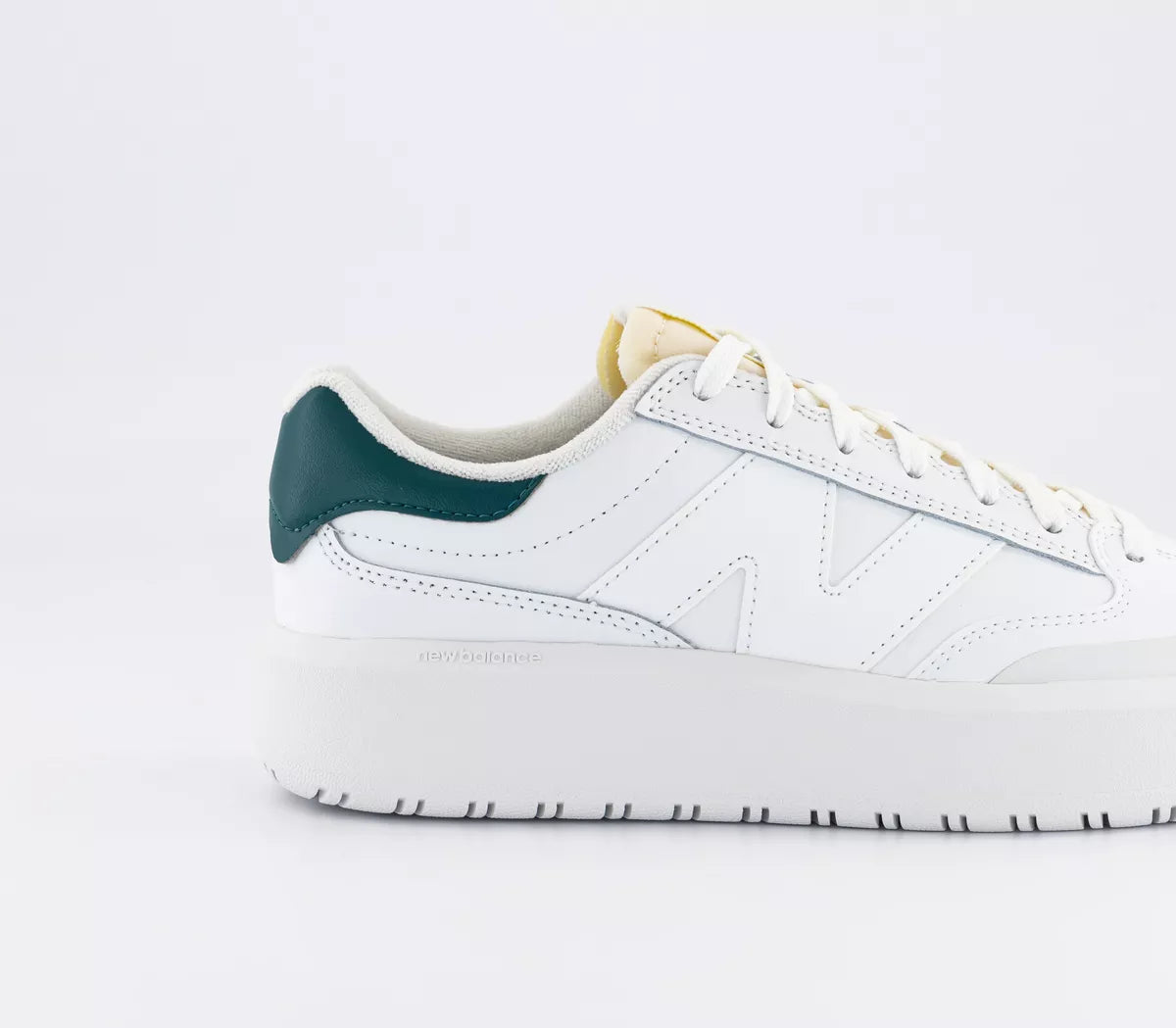 New Balance CT302 Sneakers in off-white w/ Green Detail UK 6.5 / EU 40