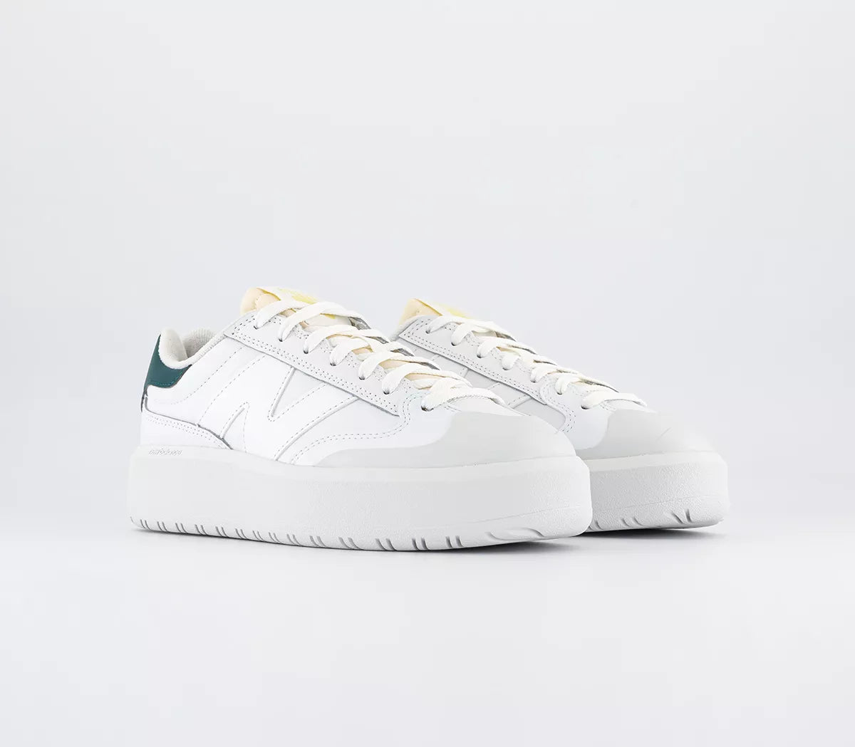 New Balance CT302 Sneakers in off-white w/ Green Detail UK 6.5 / EU 40