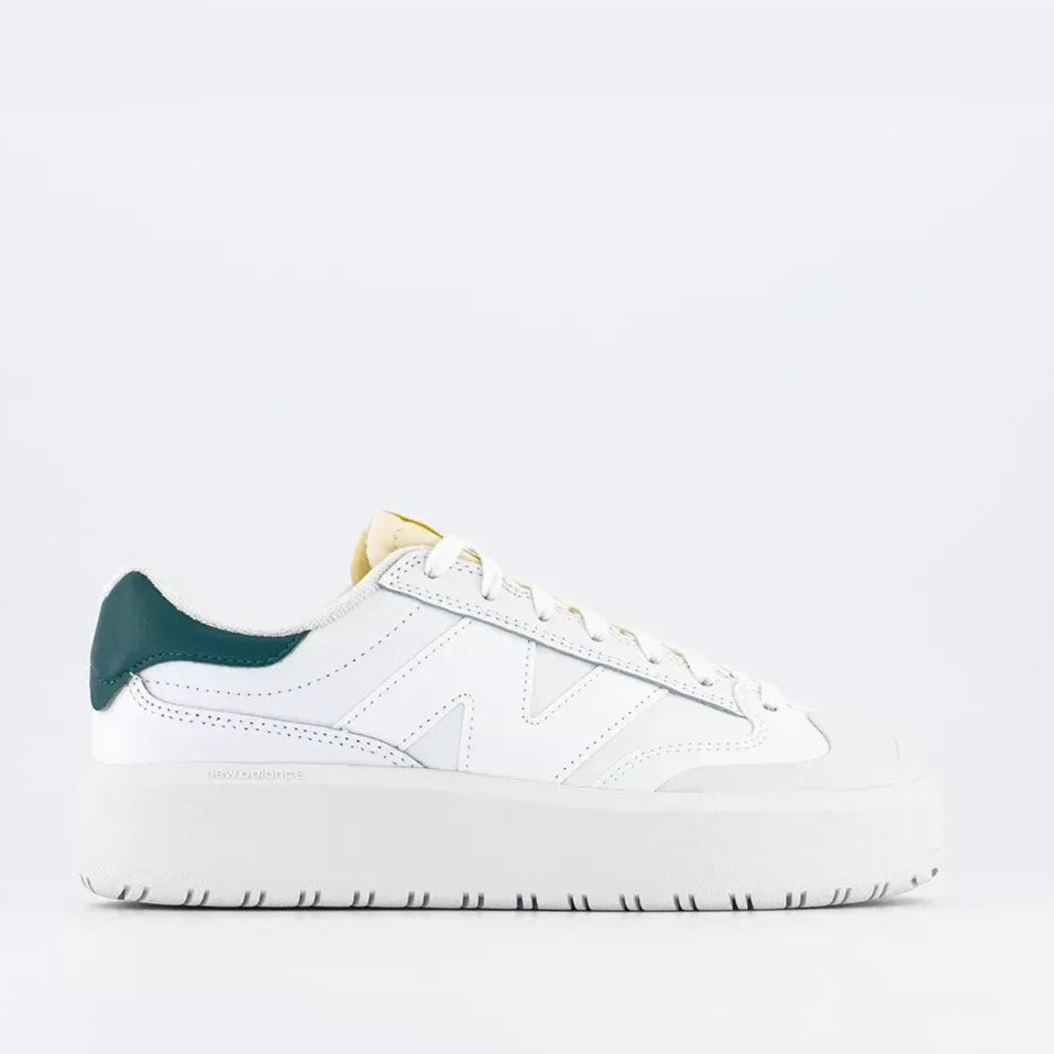 New Balance CT302 Sneakers in off-white w/ Green Detail UK 6.5 / EU 40 - Massive Discounts
