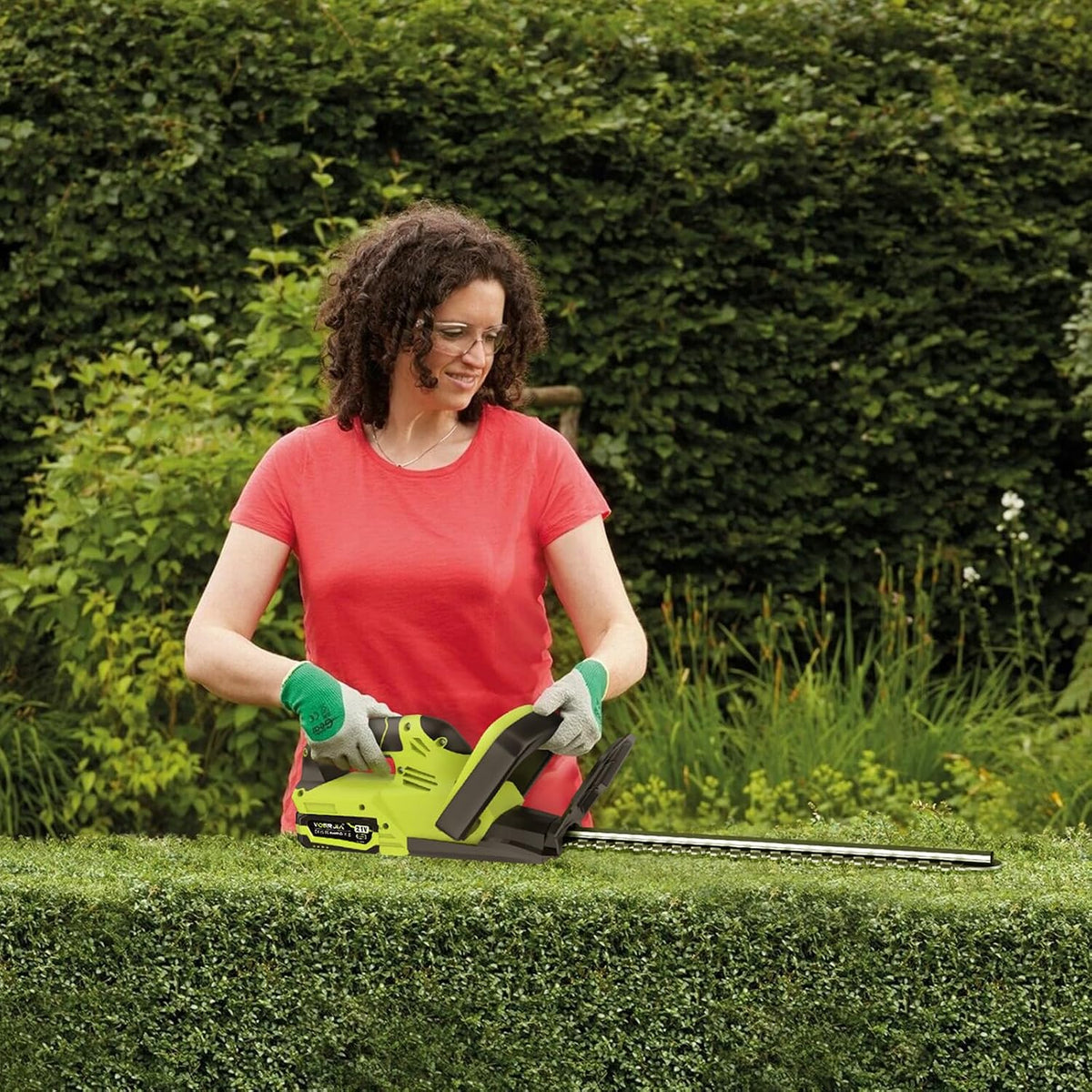 Cordless Hedge Trimmer 50cm Brushless 2x4.0Ah Batteries Garden Cutter VOERJIA