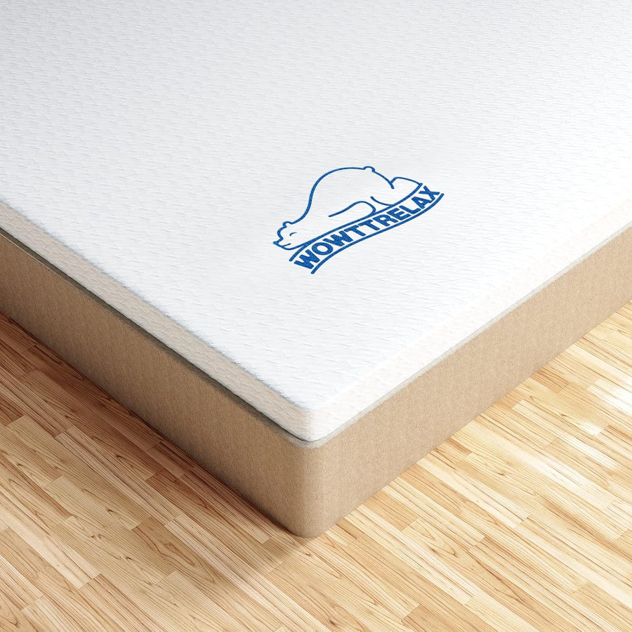 Mattress corner with 'NOW I RELAX' logo on a wooden floor