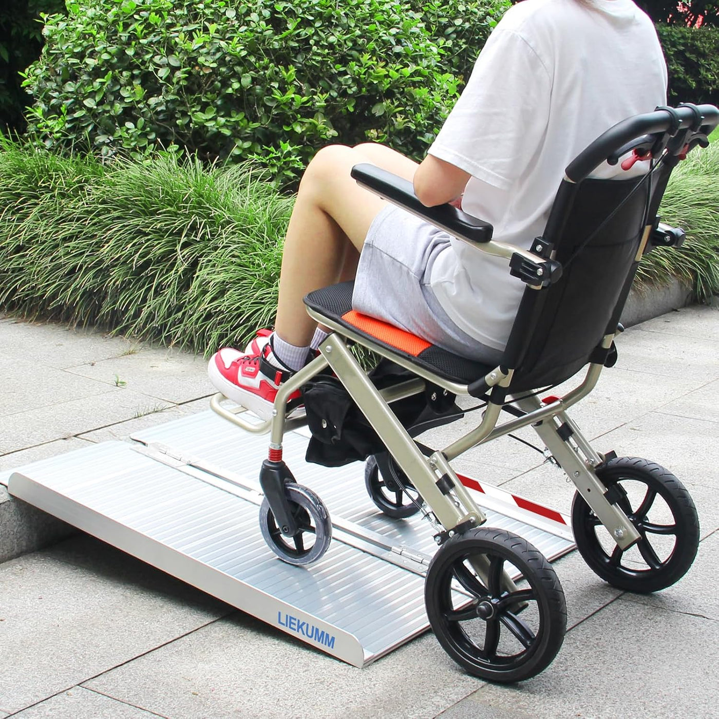 Wheelchair Ramp Folding 121x77cm Aluminium 300kg Capacity Portable LIEKUMM