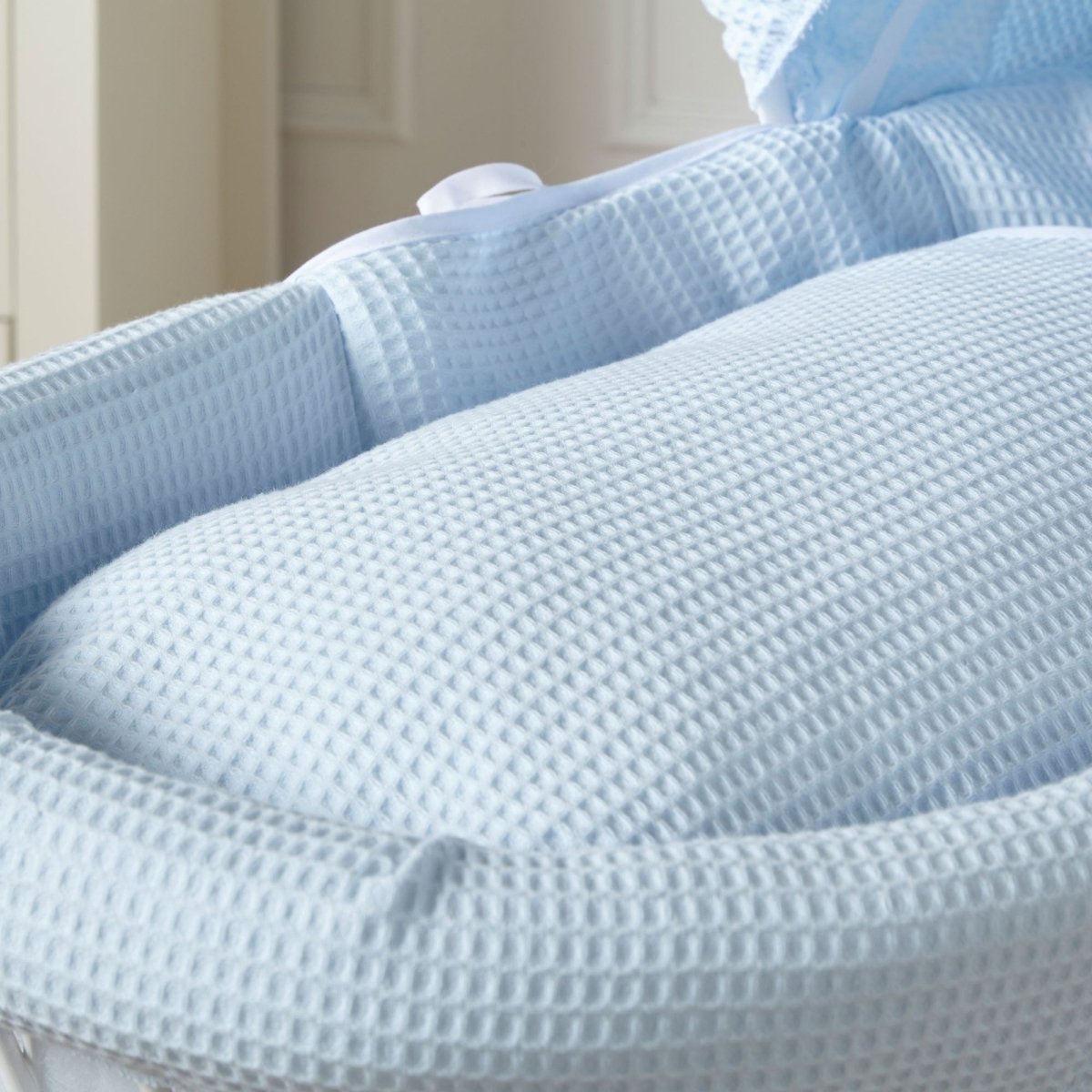Baby Moses Basket Wicker with Stand Blue Waffle White Newborn Crib Bassinet