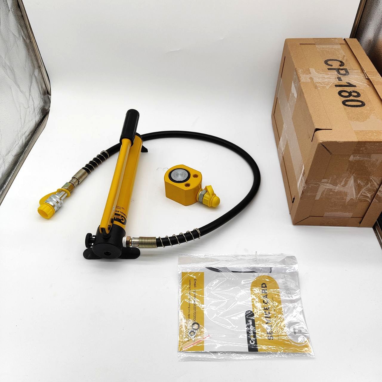 CGOLDENWALL 10T Ultra-Thin Hydraulic Jack, 10mm Stroke, Hand Pump Included