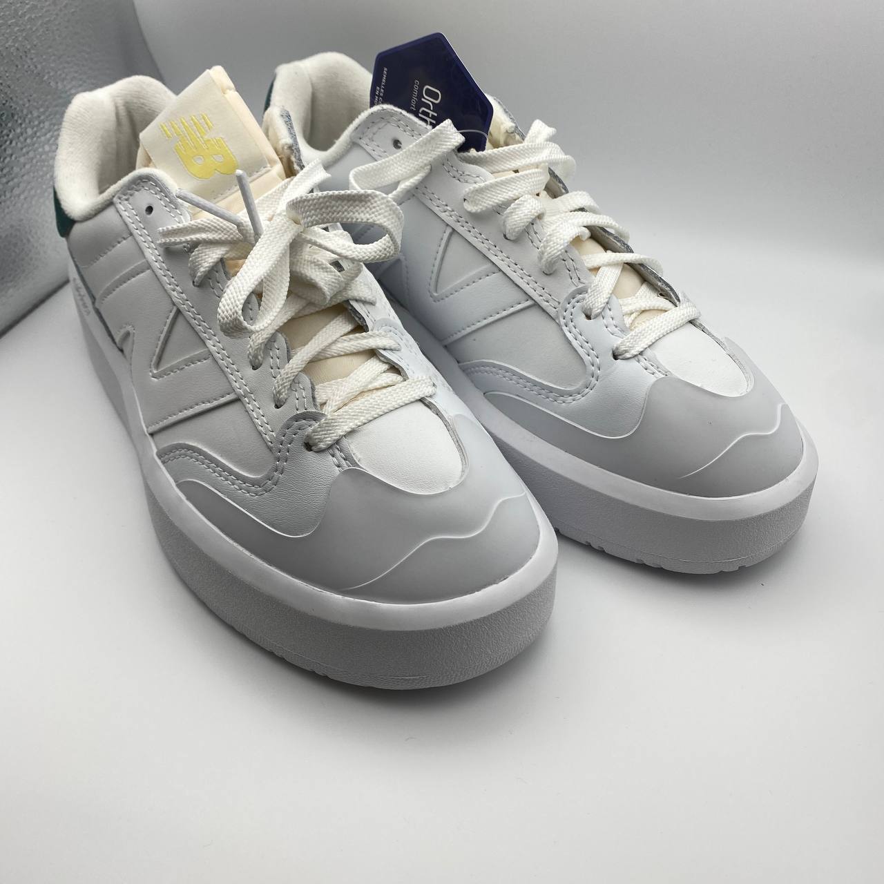 New Balance CT302 Sneakers in off-white w/ Green Detail UK 6.5 / EU 40