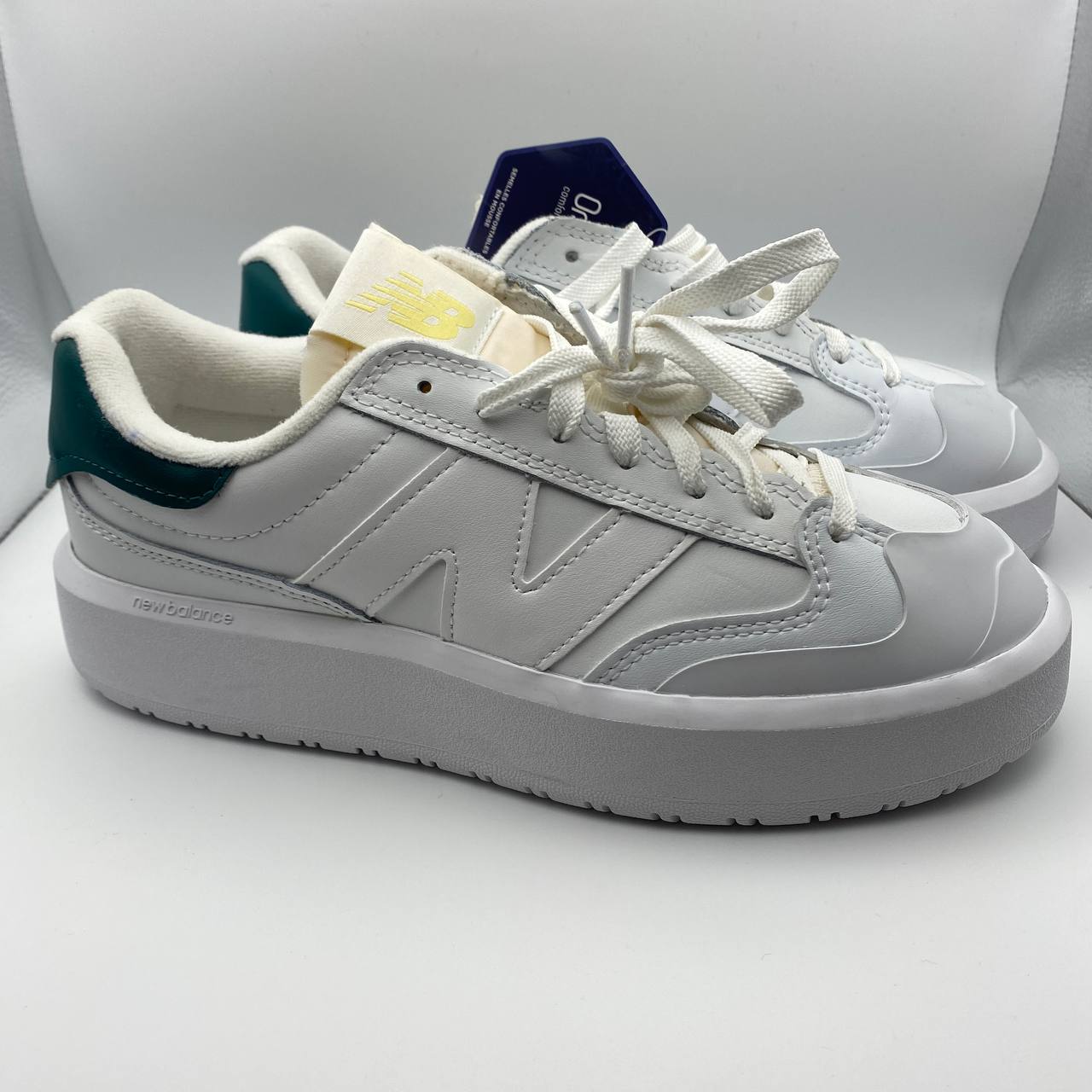 New Balance CT302 Sneakers in off-white w/ Green Detail UK 6.5 / EU 40