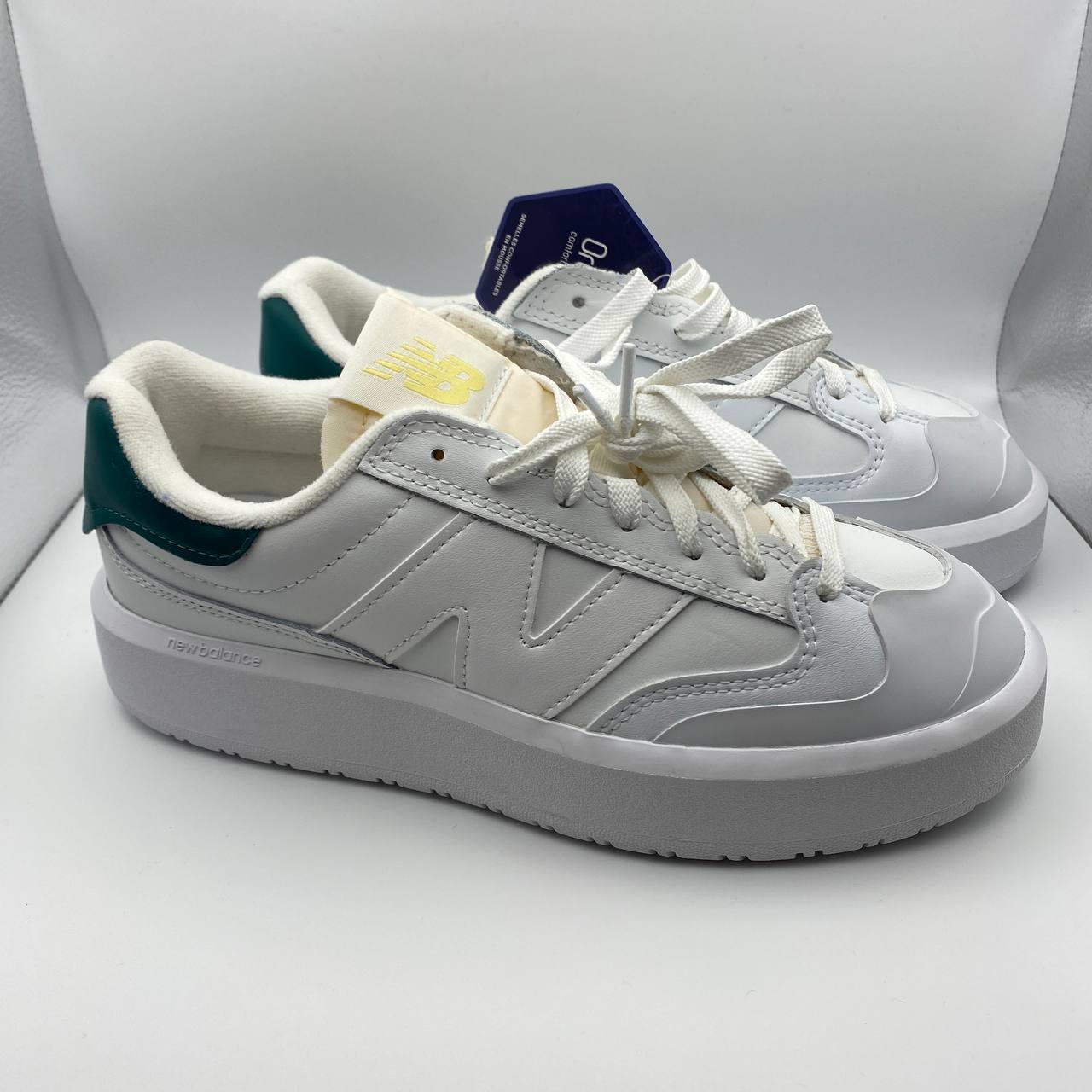 New Balance CT302 Sneakers in off-white w/ Green Detail UK 6.5 / EU 40