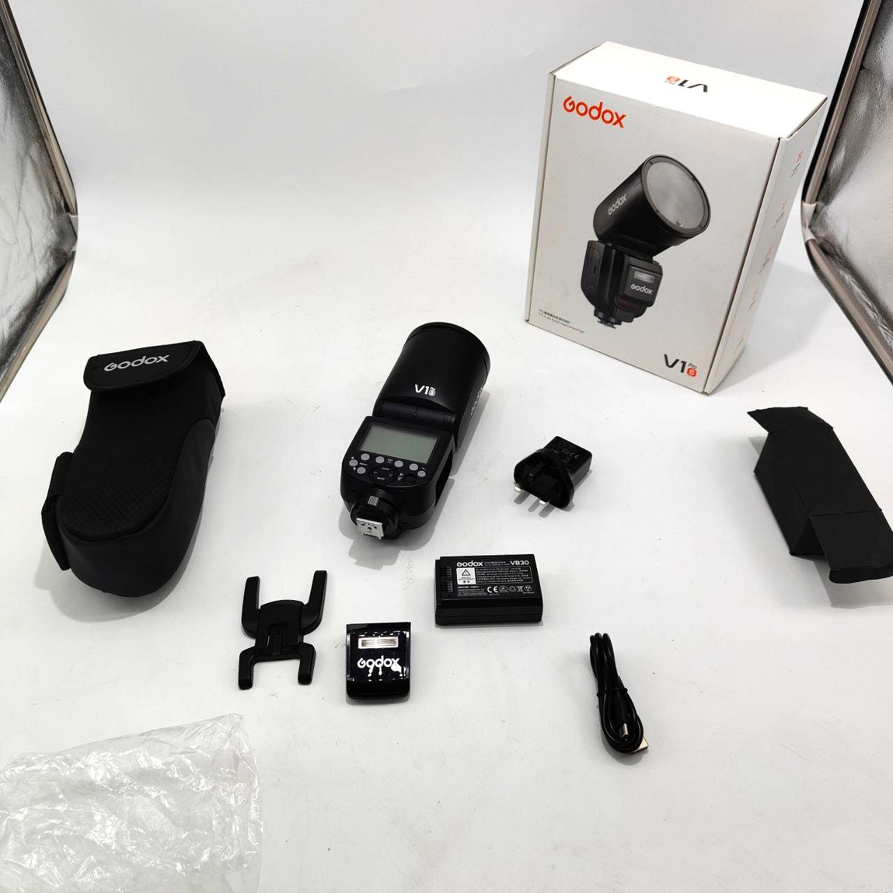 Godox V1 Pro-S Round Head Flash for Sony a7 Series, TTL HSS, USB-C Sub Flash SU-1