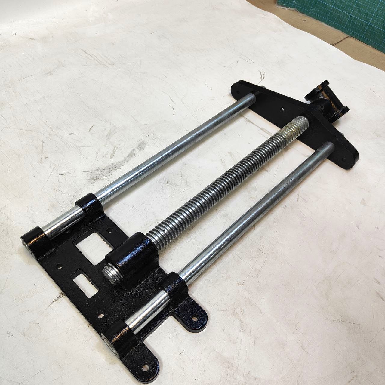 10.5" Heavy Duty Steel Front Vise – Workbench Clamp for Woodworking & Welding