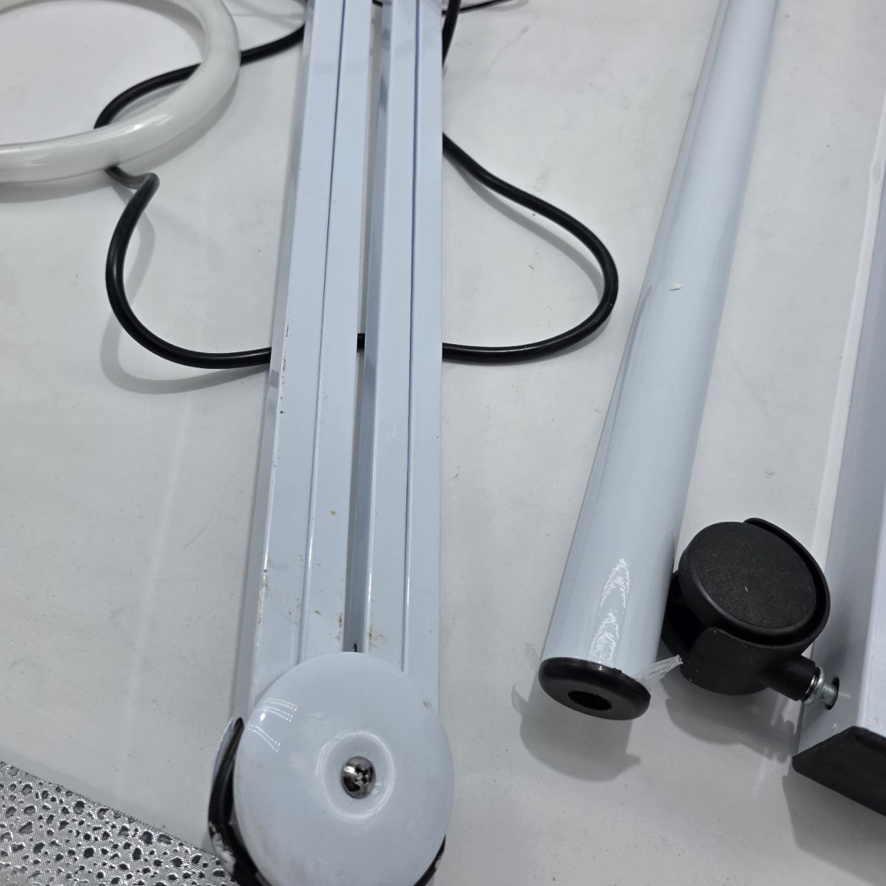 5X Magnifying Floor Lamp with Wheels – Adjustable Arm for Beauty & Tattoo