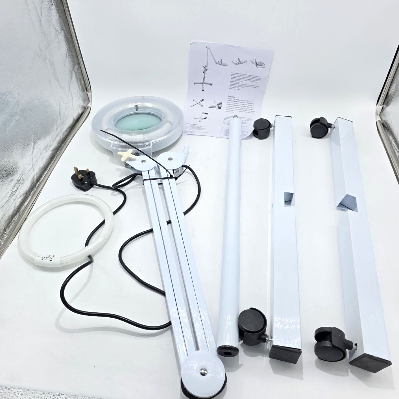 5X Magnifying Floor Lamp with Wheels – Adjustable Arm for Beauty & Tattoo