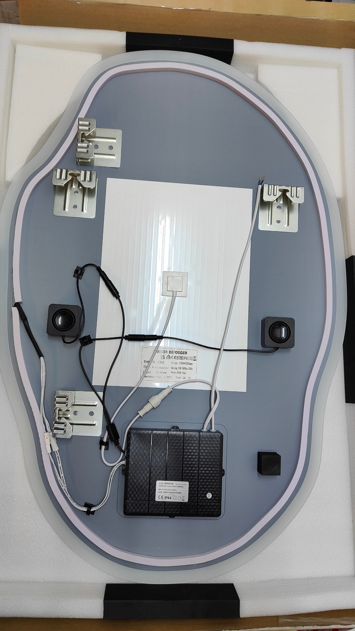 Irregular LED Bathroom Mirror 600x900 Bluetooth Anti Fog Dimmable S'bagno