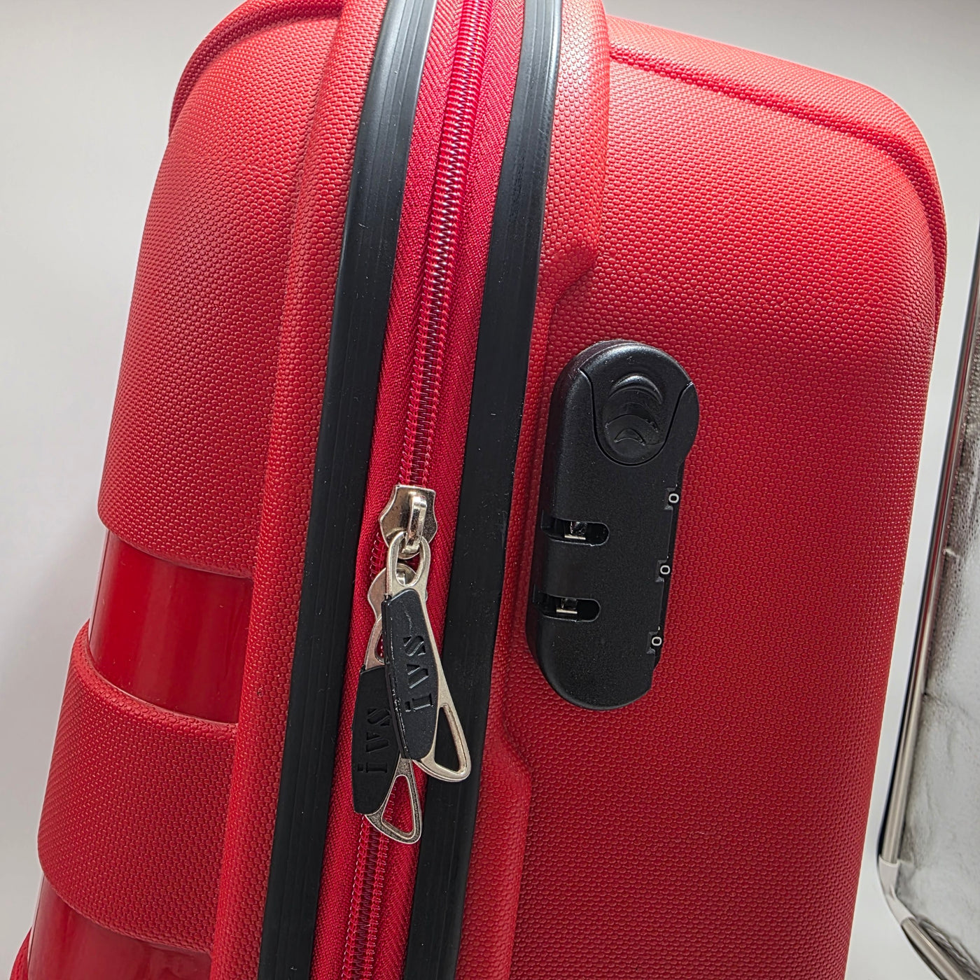 Hard Shell Suitcase 58cm Red Cabin Luggage 4 Spinner Wheels Lock 58x45x22cm