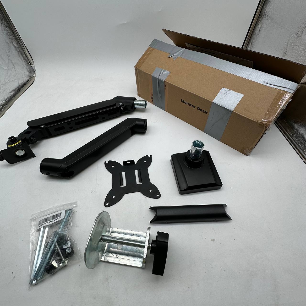 Single Monitor Arm 13-34 Inch Gas Spring Adjustable VESA Black WALI