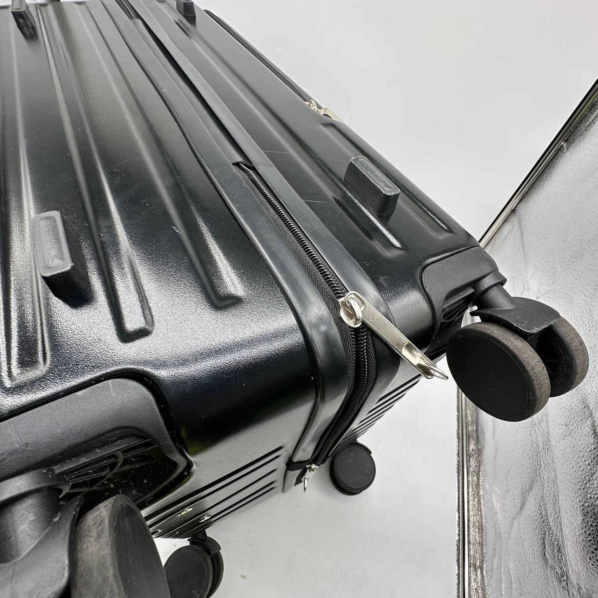 24 Inch Suitcase Lightweight TSA Lock USB Cup Holder Black Simcat Check In Luggage