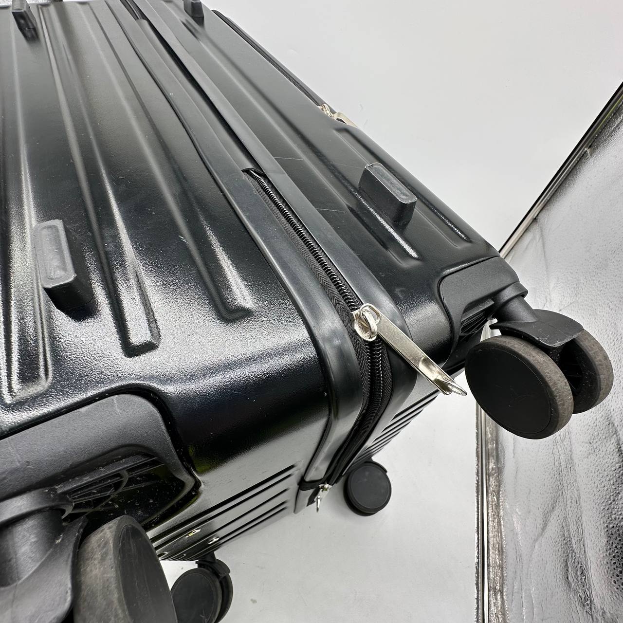 24 Inch Suitcase Lightweight TSA Lock USB Cup Holder Black Simcat Check In Luggage