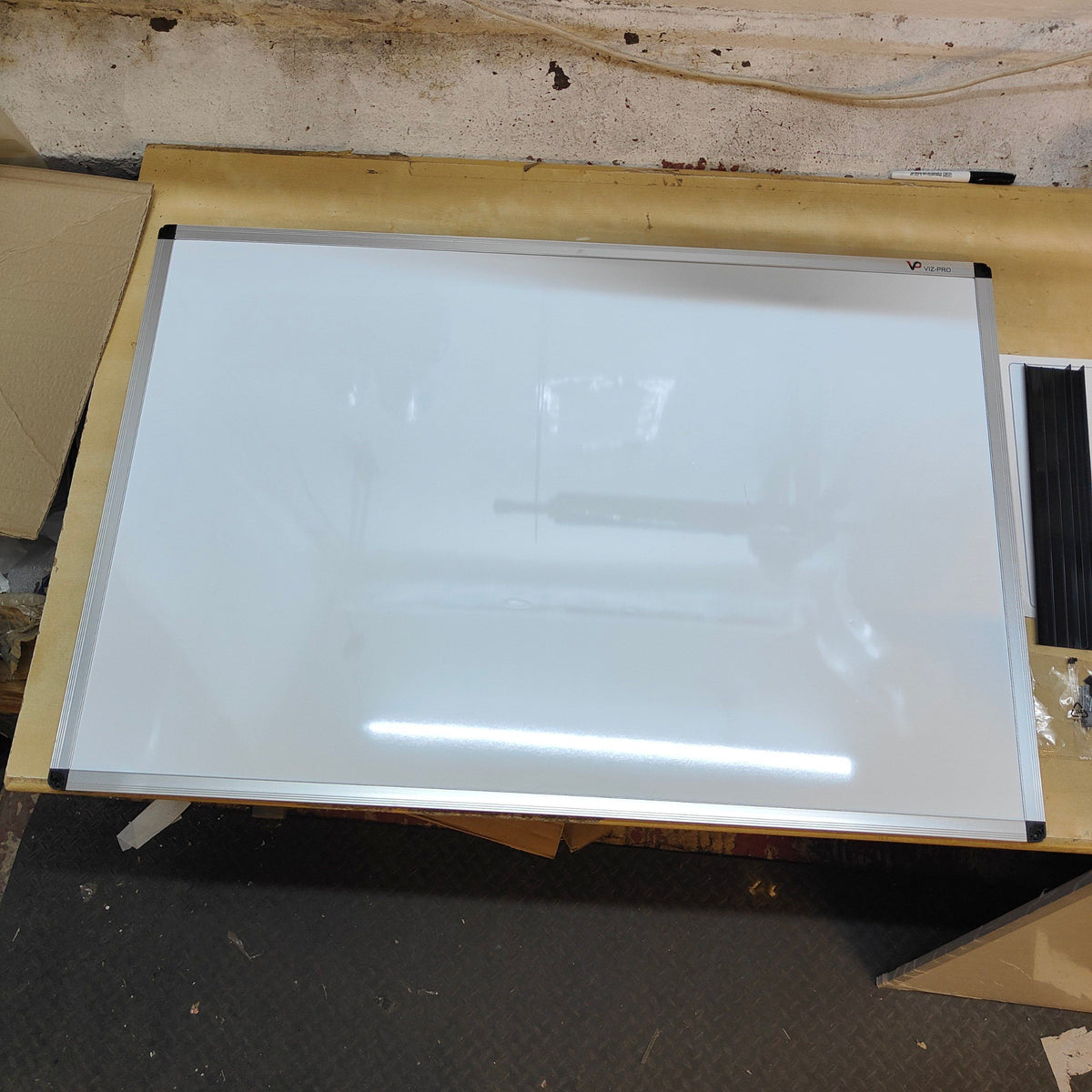 Magnetic Whiteboard with Silver Aluminium Frame, 90 x 60 cm VIZ-PRO