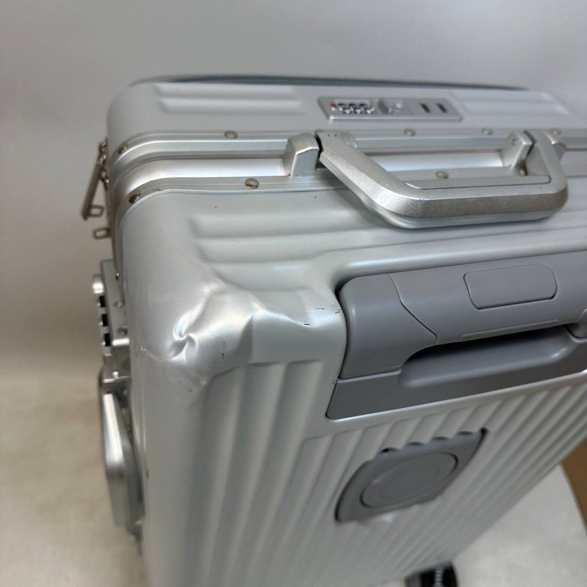 20 Inch Carry On Suitcase TSA Lock Hard Shell Aluminium Frame Silver Cabin Luggage