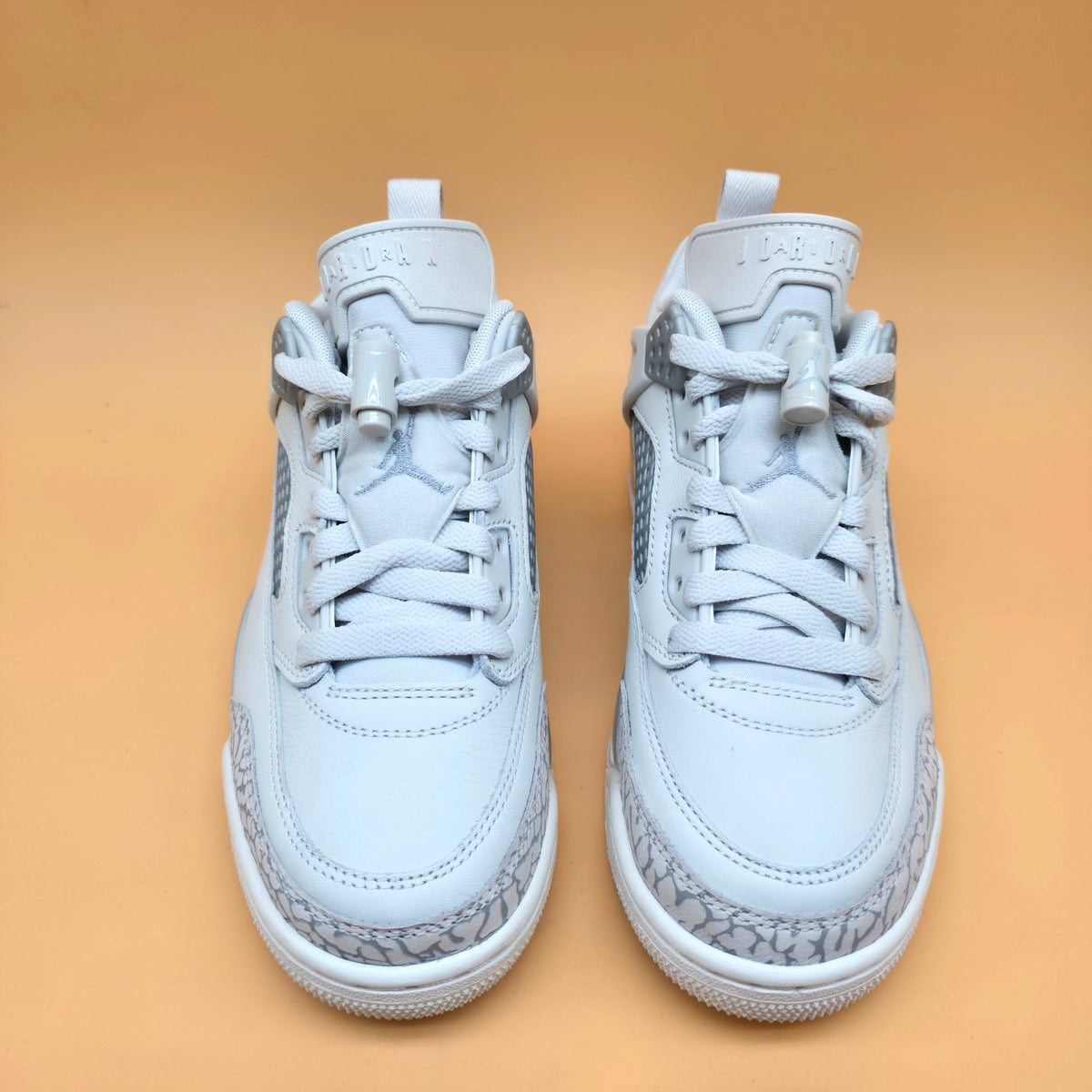 Jordan Spizike Low Women’s Trainers Swan Wolf Grey Metallic Silver IR1836-101