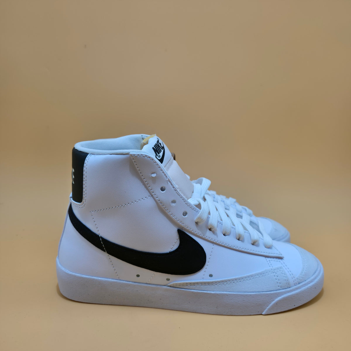 Nike Blazer Mid ’77 Next Nature Women’s White Black DO1344-101