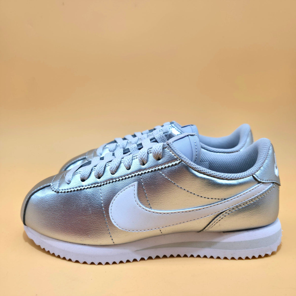 Nike Cortez Women’s Trainers Metallic Silver Grey Fog IR0042-001