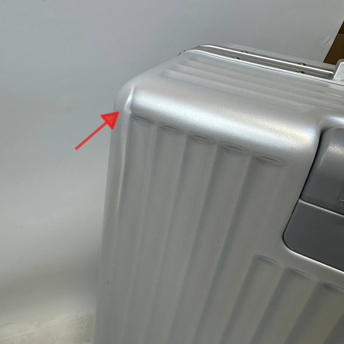26 Inch Suitcase Hard Shell TSA Lock Aluminium Frame Silver Spinner Wheel AIWEINY